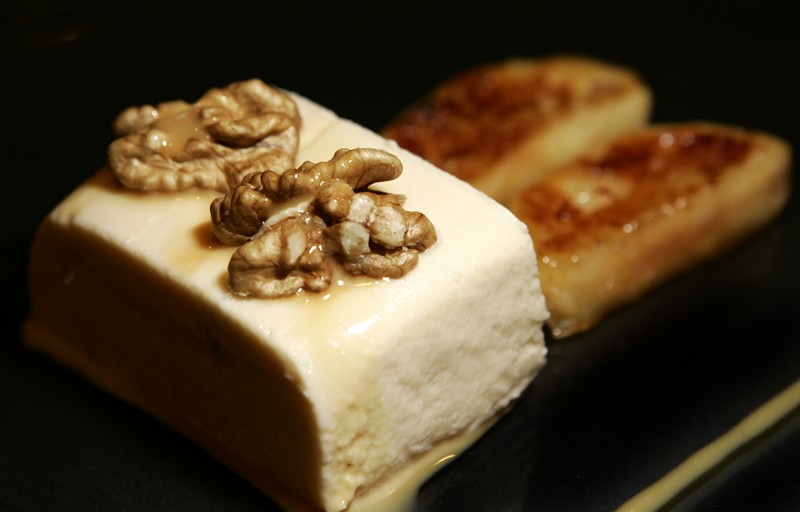 Puding de Reinetas ecol&oacute;gicas con salsa de caramelo